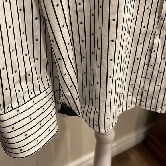 BLU by Polifroni L button down shirt with square buttons and embroidered detail - Picture 9 of 13